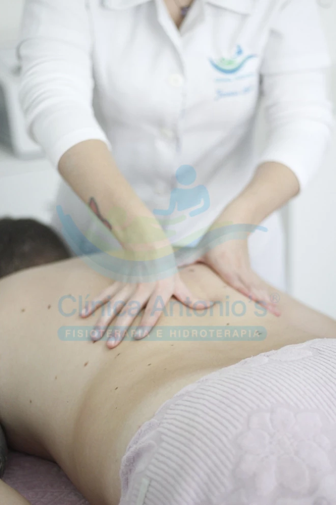 Massagem terapêutica para alívio de dores musculares