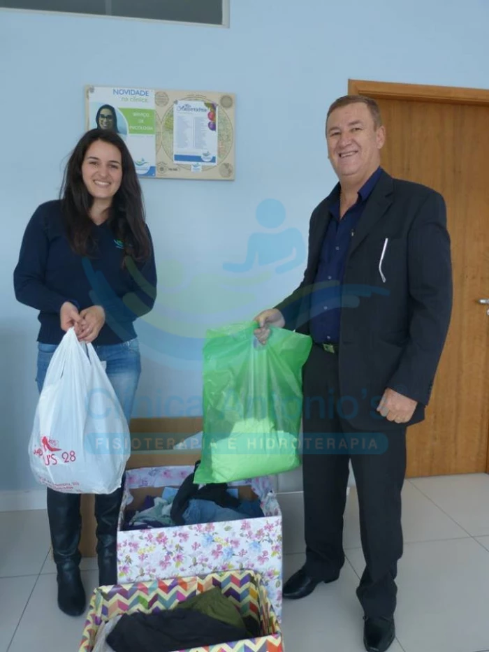 Varal Solidário - Clínica Antonio's! Nosso cliente e amigo Vilmar trazendo doações! Varal Solidário - Clínica Antonio's! Nosso cliente e amigo Vilmar trazendo doações!